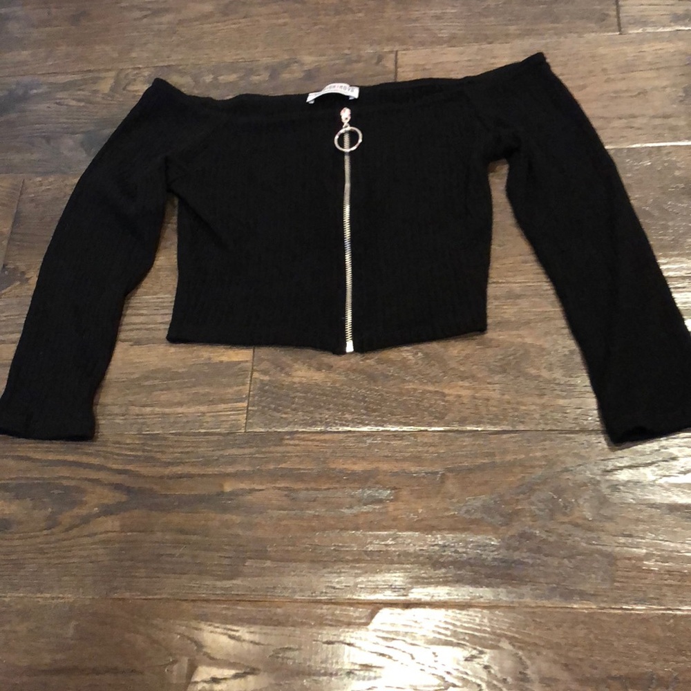 Black long sleeve ribbed crop top w zipper